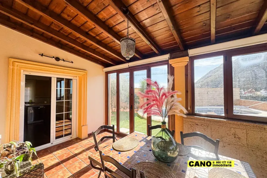 Spacious Chalet with Pool & Golf Views in Envía Golf, Spain - Image 3