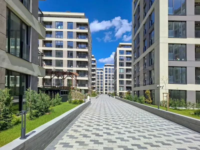 Spacious 3-Bedroom Apartment in Plovdiv, Bulgaria - Image 1
