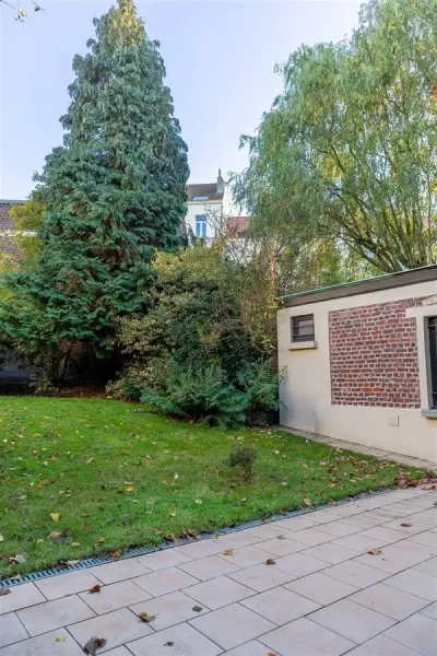 Rare 1909 Brussels Heritage House: Five Bedrooms, Garden & Unique Charm - Image 4