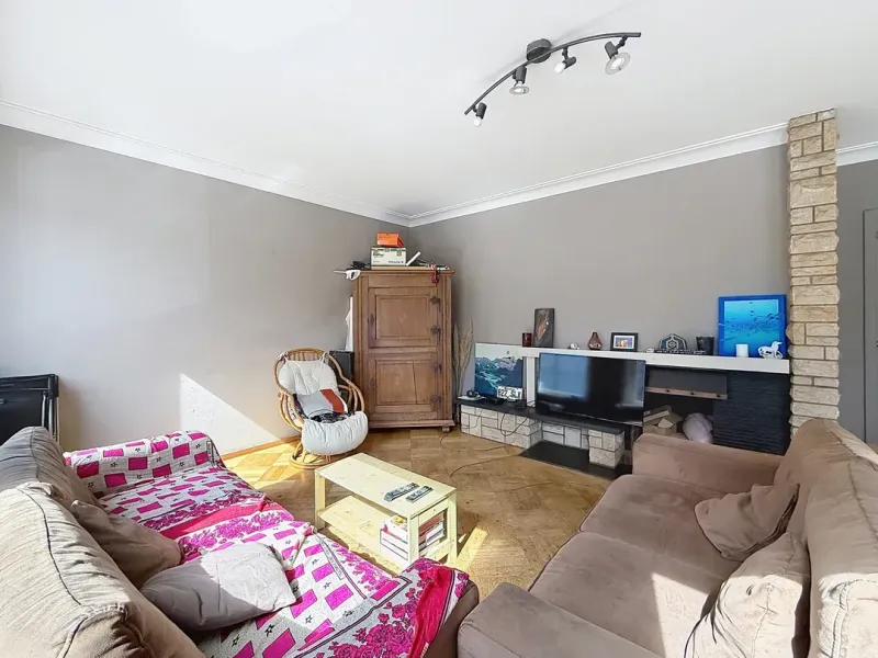 Spacious 6-Bedroom Apartment with Terraces in Woluwe-Saint-Lambert - Image 2