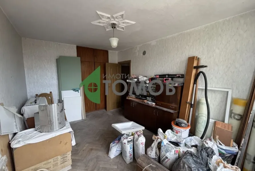 Spacious 3-Bedroom Apartment with Box in Stara Zagora - Image 4
