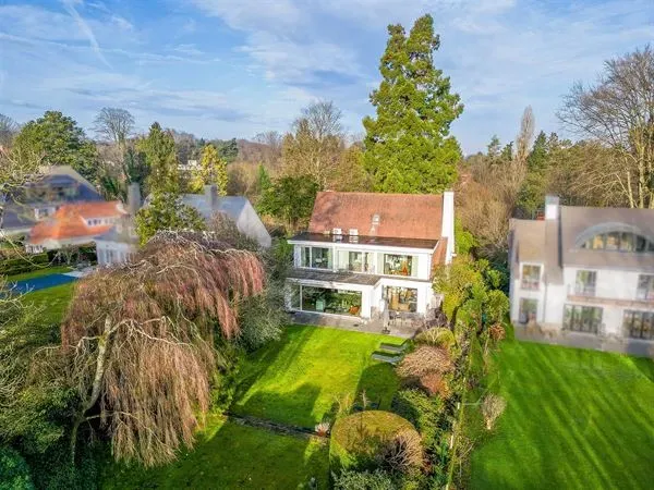 Spacious Villa in Ukkel: South-Facing Garden, 5 Bedrooms, 5 Bathrooms - Image 2