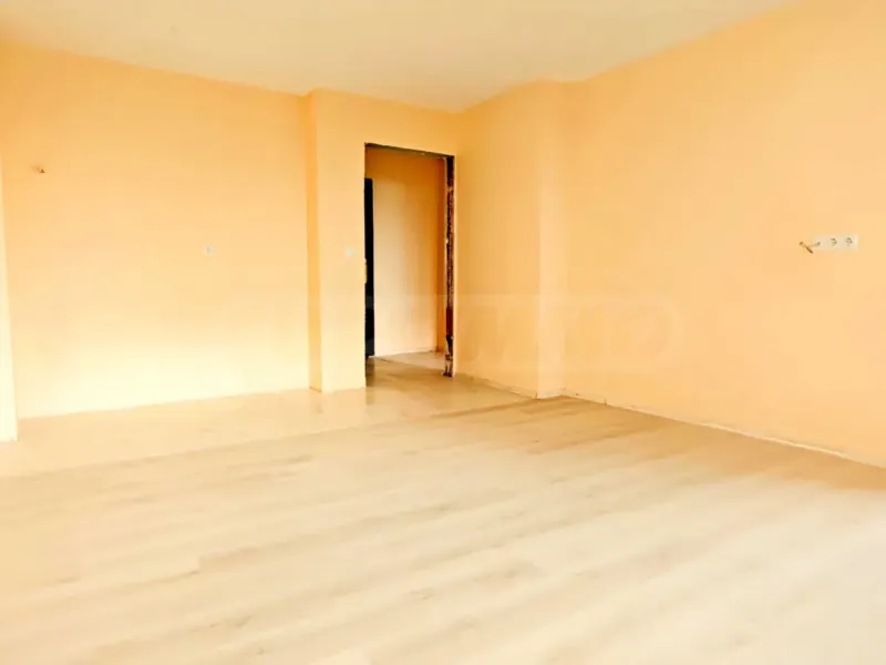Bright apartment in Varna's Vl. Varnenchik district. - Image 3