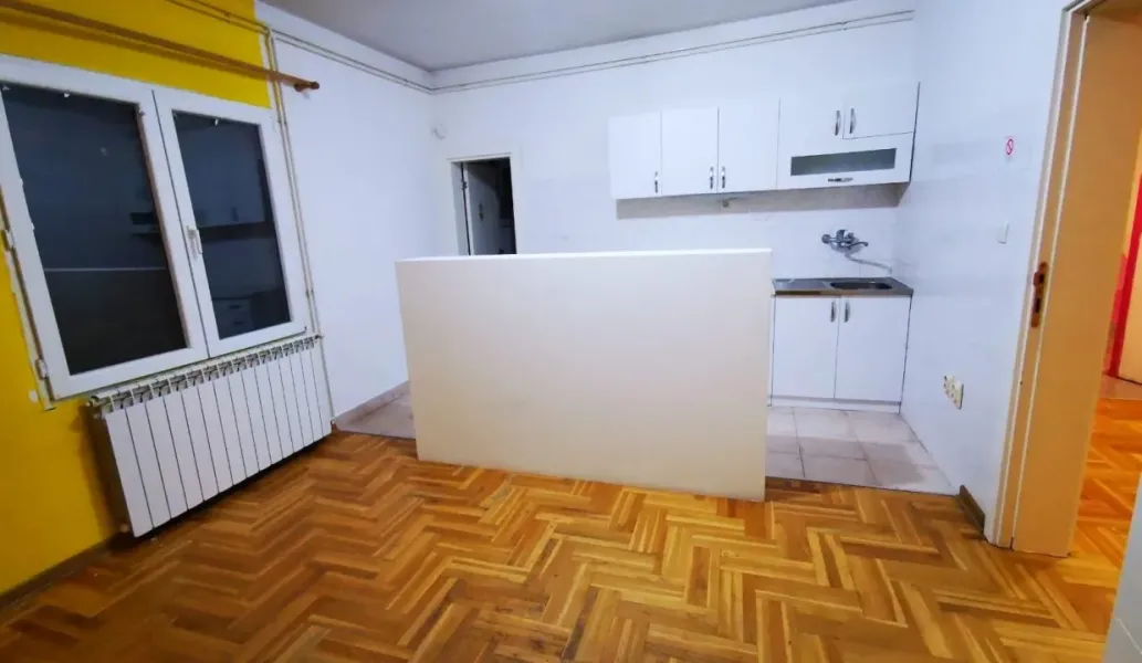 Spacious 10-Bedroom House in Belgrade, Near Medaković Church - Image 2