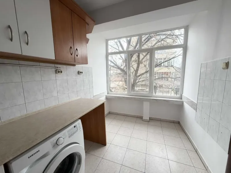Spacious 3-Bedroom Apartment in Plovdiv's Kurchuk Paris - Image 1