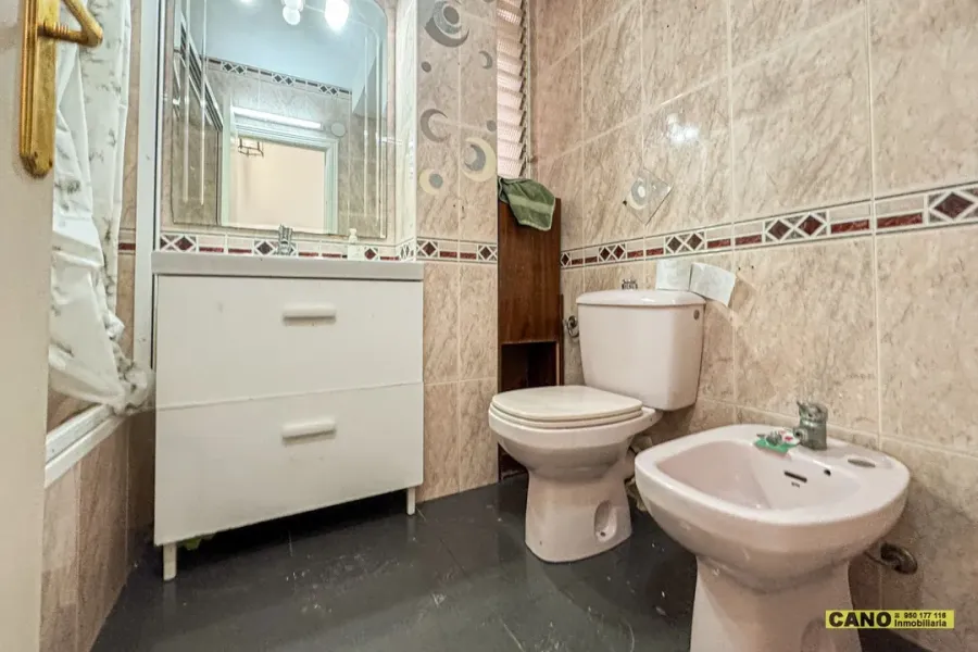 Spacious 2-Bedroom Apartment with Terrace in Almería City - Image 5