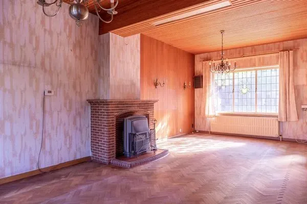 Renovate this Charming 3-Bedroom House with West Garden in Ukkel - Image 1