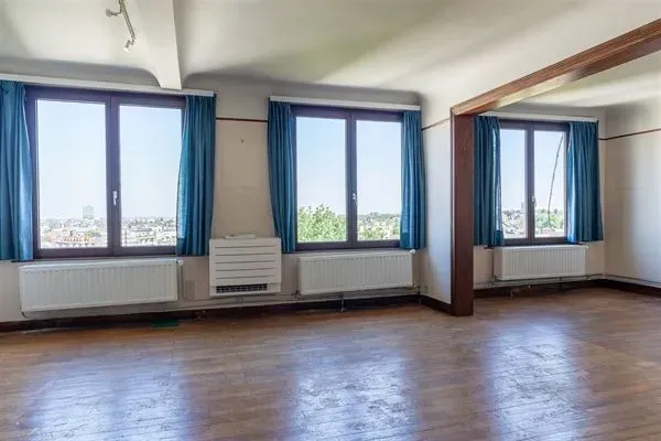 Top Floor Apartment with Stunning Views in Forest – 3 Bedrooms - Image 4