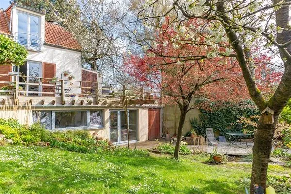 Charming Victorian House with Garden: Peace & Versatility in Ukkel - Image 5