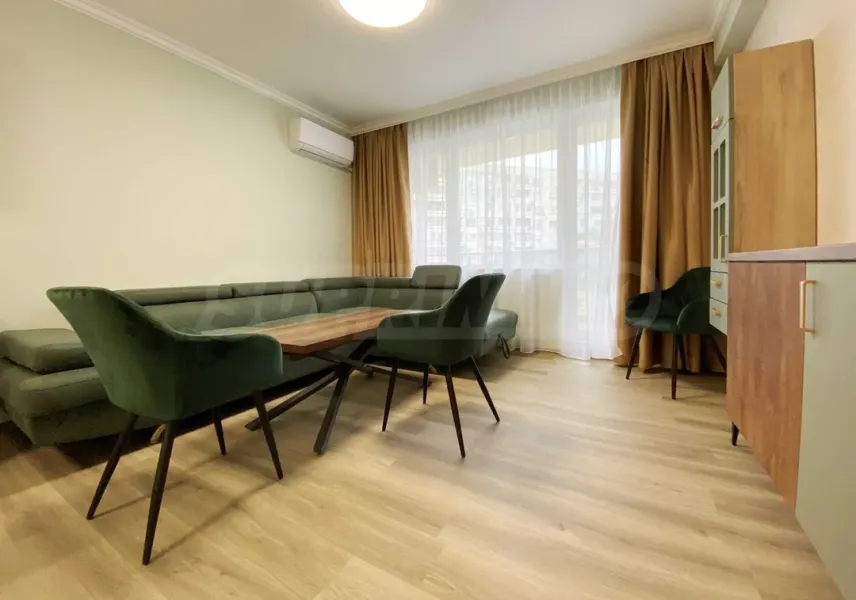 Stylish Two-Bedroom Apartment with Parking in Plovdiv - Image 2