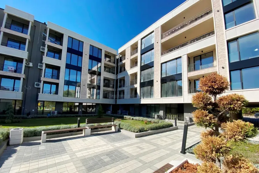 Spacious Plovdiv Apartment with Stunning Views &amp; Amenities - Image 4
