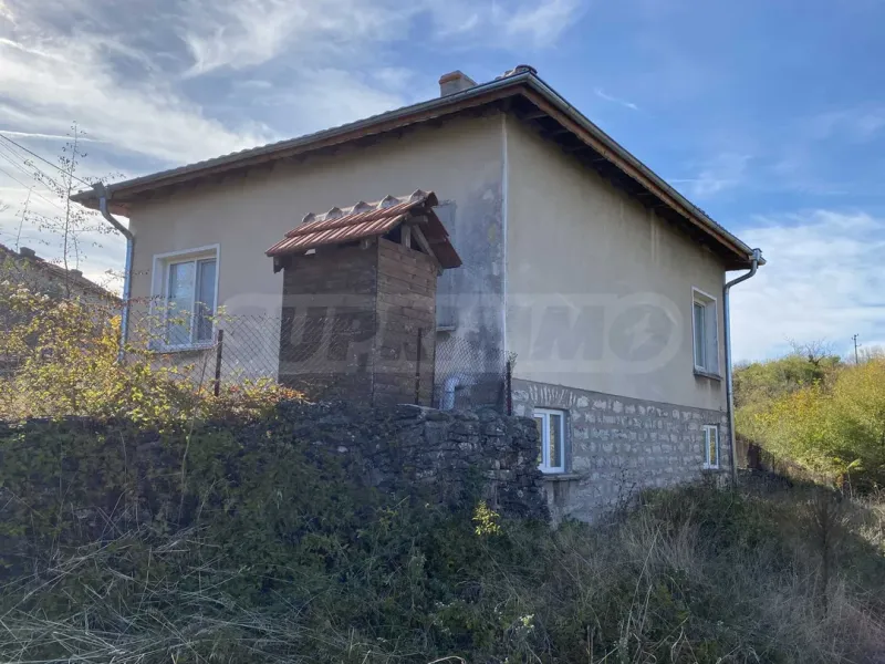 Spacious House with Large Garden in Granitovo - Image 3