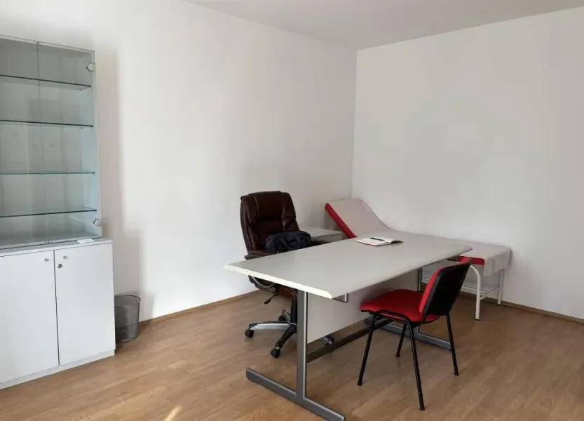 Spacious 3-Bedroom Apartment for Rent on Belgrade's Karađorjev Square - Image 2