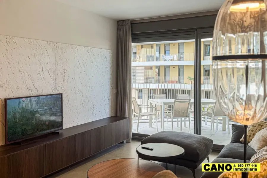 Stylish 3-Bedroom Apartment with Garage & Storage in Almería - Image 3