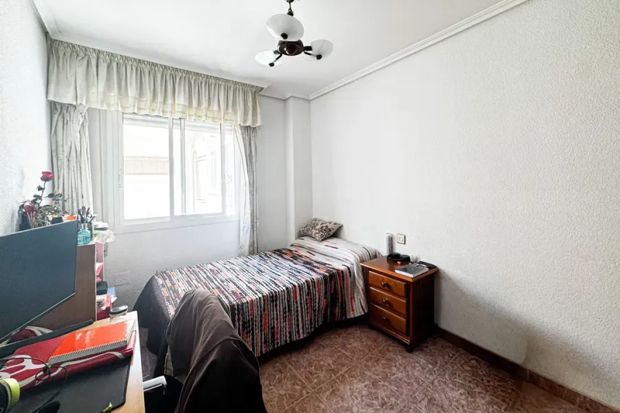 Spacious 4 Bedroom Apartment with Garage in Almería, Spain - Image 3