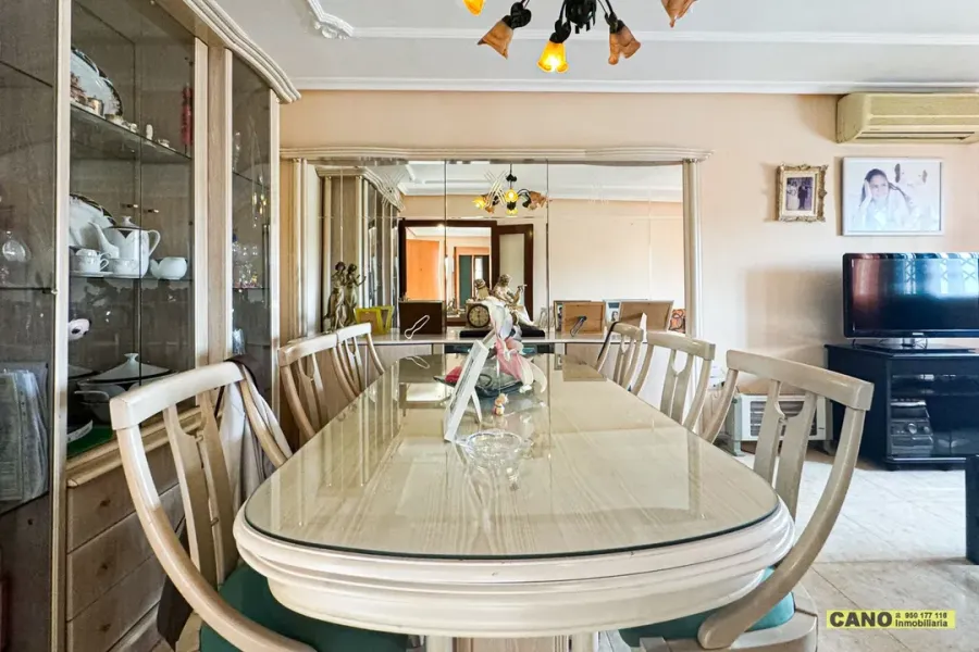 Spacious 2-Bedroom Apartment with Elevator in Almería, Spain - Image 5