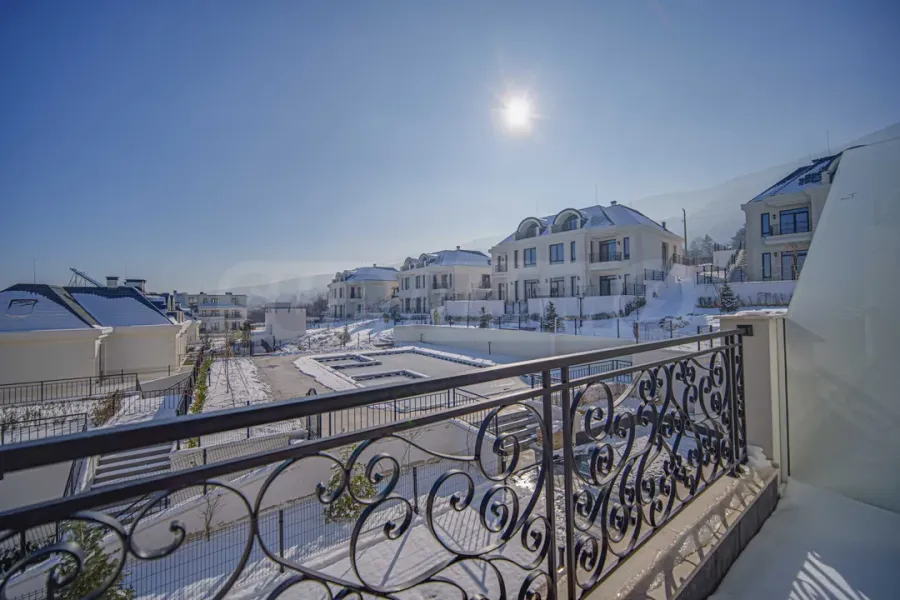 Spacious, Fully Furnished Apartment with Garage in Sofia Complex - Image 2