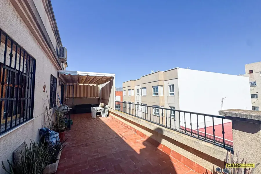 Spacious 4-Bedroom Apartment with Terrace - Los Molinos, Almería - Image 3