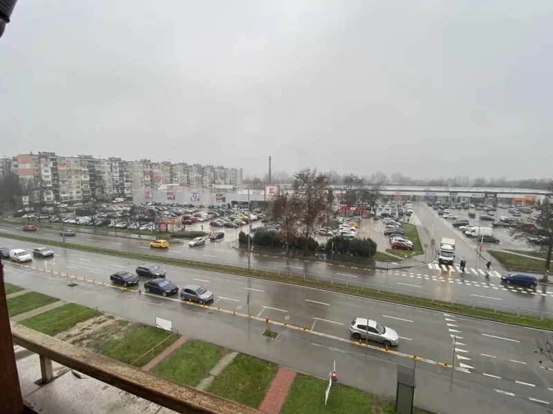 Spacious 3-Bedroom Apartment Near Retail Park, Vidin - Image 4