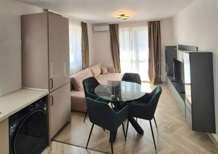 Stylish One-Bedroom Apartment with Private Landscaped Yard in Pchelina - Image 4