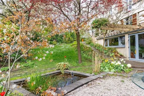 Charming Victorian House with Garden: Peace & Versatility in Ukkel - Image 4