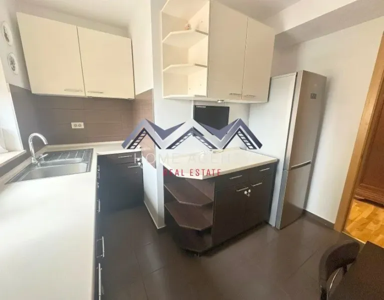 Spacious 3-4 Bedroom Apartment with 3 Bathrooms in Otopeni, Romania - Image 5