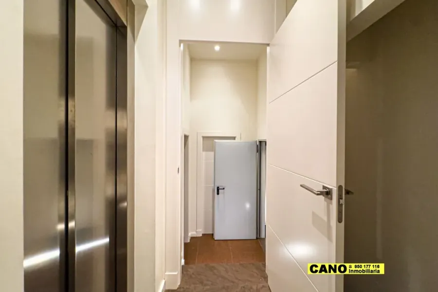 Luxury Chalet in Almería Center with Elevator & Garage - Image 5