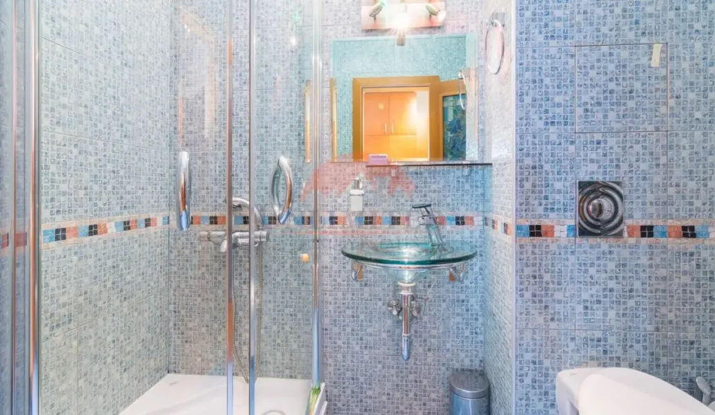 Stunning Panoramic Two-Bedroom Apartment Near Joliot-Curie Metro - Image 1