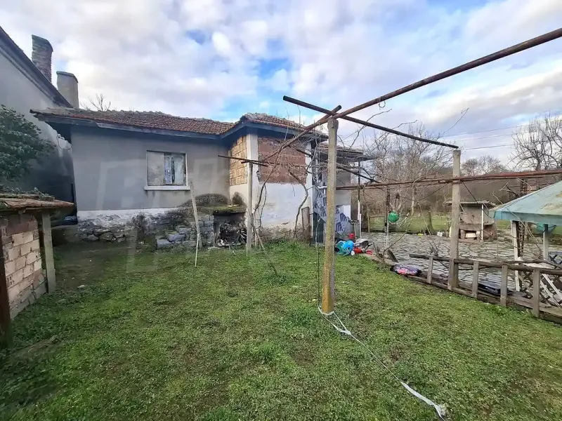 Spacious House with Garden in Granitovo Village, Bulgaria - Image 4