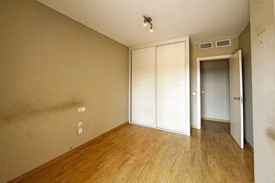 Spacious 3-Bedroom Apartment with Garage in Sunny Villablanca Resort - Image 5
