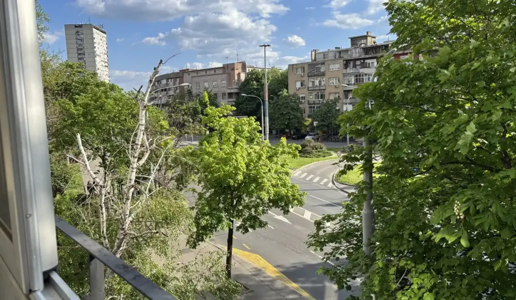 Spacious 3 Bedroom Apartment for Sale – Belgrade’s Karađorjev Square - Image 1