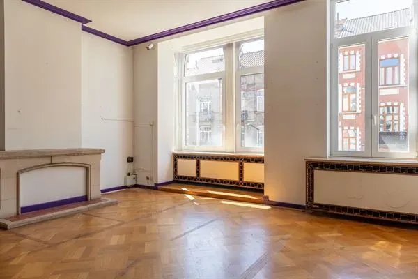 Stunning Maison de Maître with Five Bedrooms and Versatile Layout - Image 4
