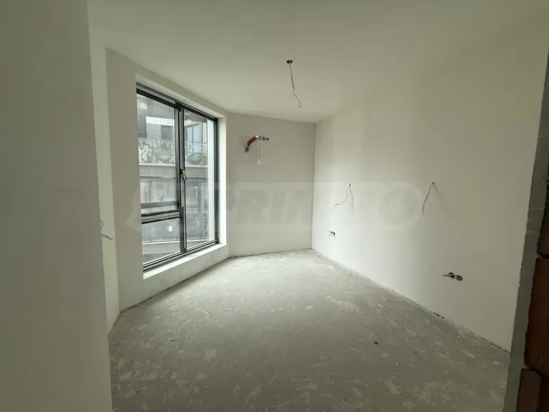 Spacious apartment with mountain views. - Image 2