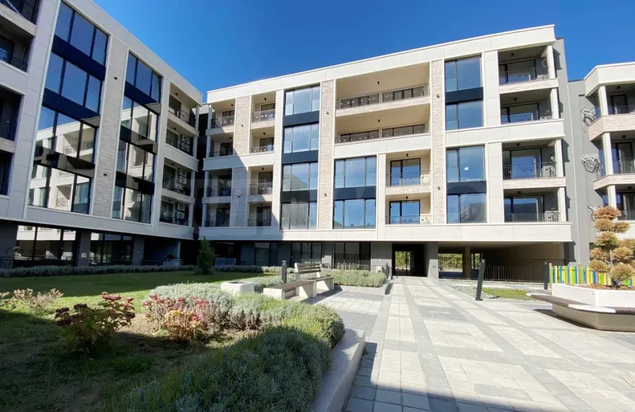 Spacious Plovdiv Apartment with Stunning Views &amp; Amenities - Image 3