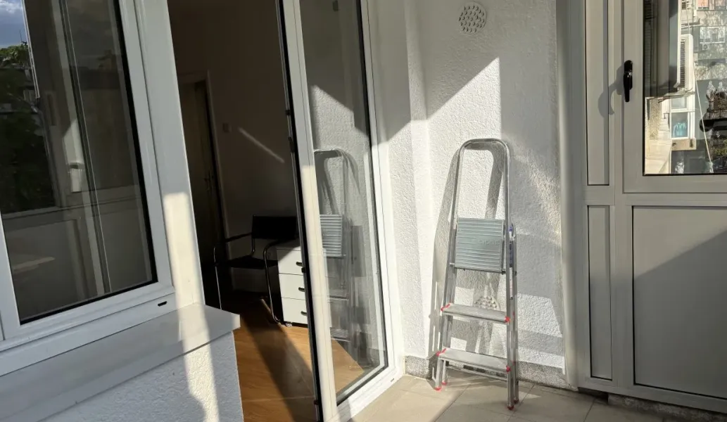 Spacious 3 Bedroom Apartment for Sale – Belgrade’s Karađorjev Square - Image 2