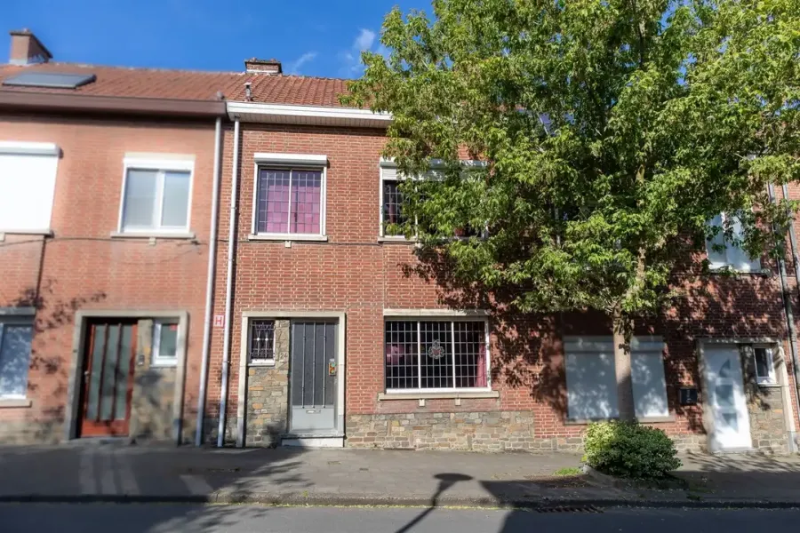 Renovate this Charming 3-Bedroom House with West Garden in Ukkel - Image 3