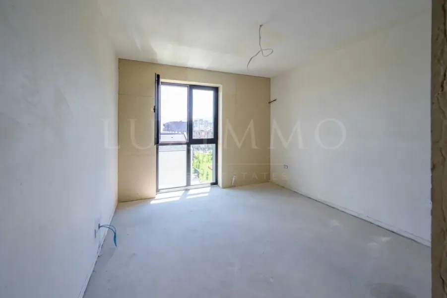 Krasno Selo Apartment with Parking – Modern Living &amp; Views - Image 1
