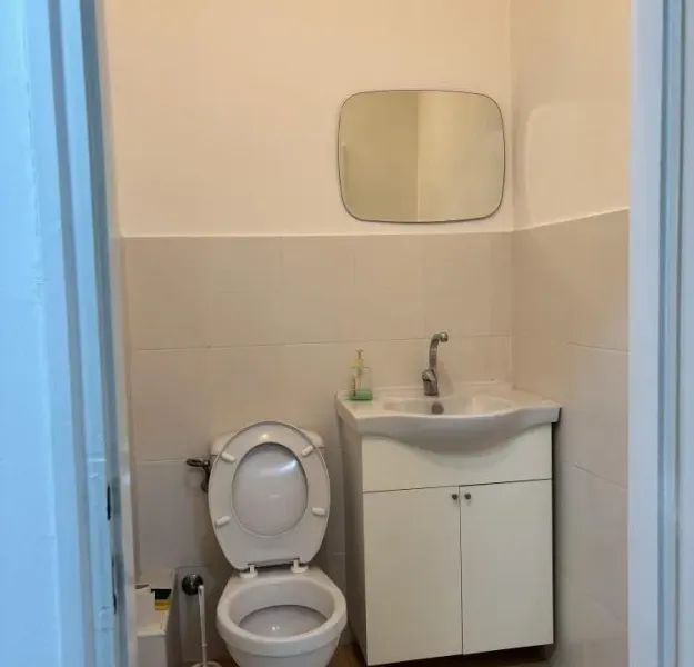 Spacious 3-Bedroom Apartment for Rent on Belgrade's Karađorjev Square - Image 5