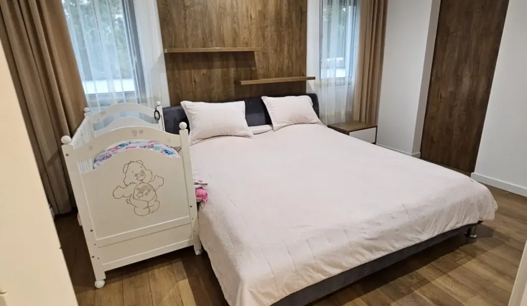 Spacious 4-Bedroom House with Garden and Garage in Novi Beograd - Image 2