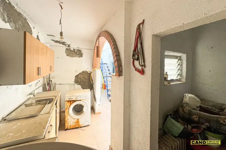 Almería Townhouse with Patio & Solarium – 3 Bedrooms, 98,000 EUR - Image 5