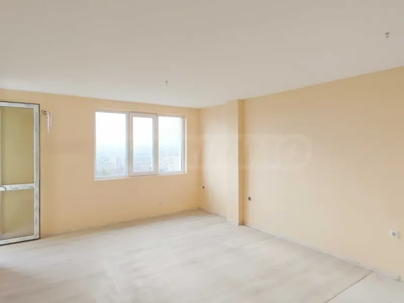Bright apartment in Varna's Vl. Varnenchik district. - Image 4