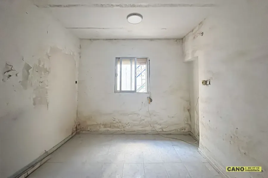 Almería Townhouse with Patio & Solarium – 3 Bedrooms, 98,000 EUR - Image 3