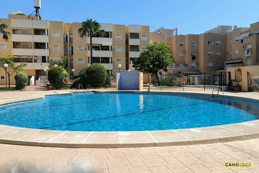 Spacious 3-Bedroom Apartment in Las Salinas, Roquetas de Mar - Image 3