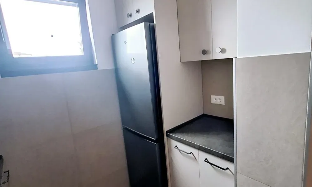 Spacious 3-Bedroom Apartment Near Crvena Zvezda with Modern Amenities - Image 4