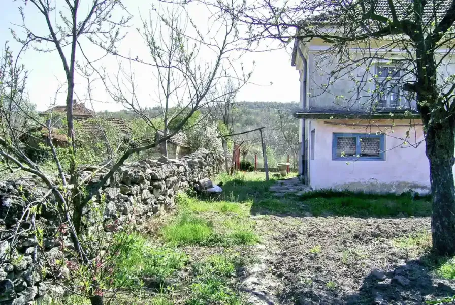 Charming House Near Vidin with Garden and Scenic Views - Image 1