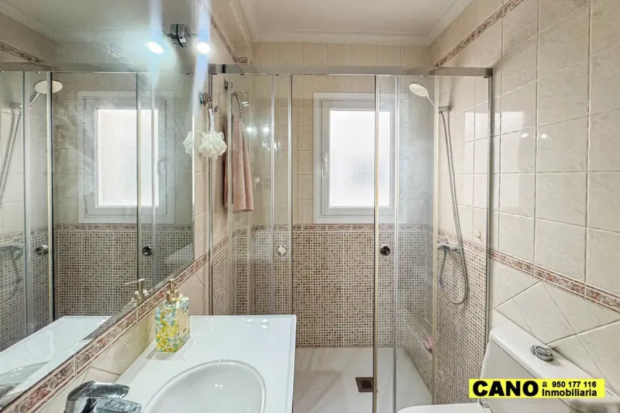 Bright 3-Bedroom Apartment with Terrace in Almería, Spain - Image 5