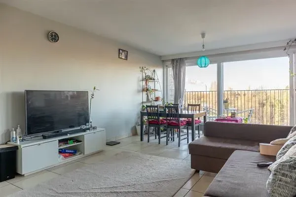 Charming Apartment with Double Terrace in Evere - Perfect for Living - Image 4