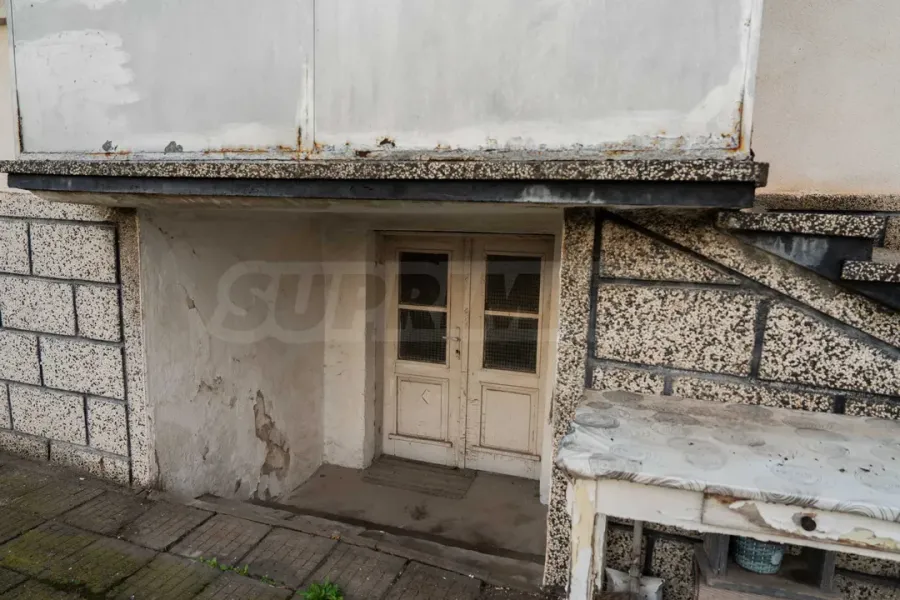 Spacious House with Extra Level & Garden in Bulgaria - Image 1