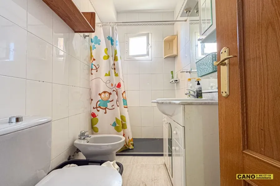 Spacious 3-Bedroom Apartment with Pool & Garage in Aguadulce - Image 5