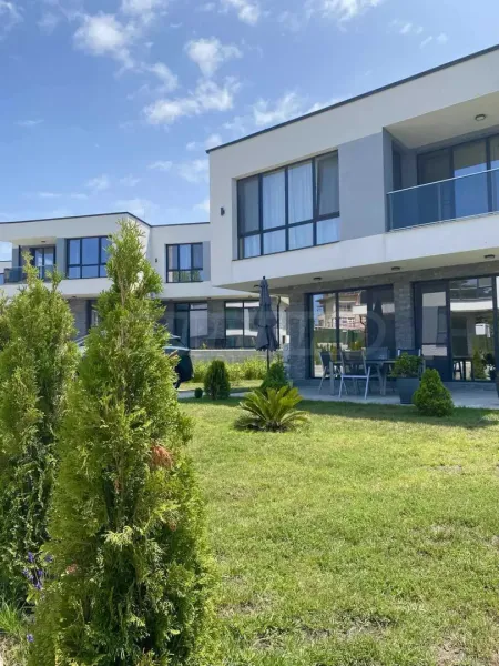 Modern Beach House, 2 Bed, 100m to Beach, BG - Image 1